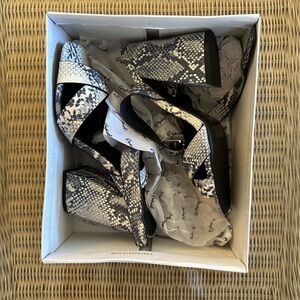 NEW IN BOX Qupid Black and White Snake Print Heels